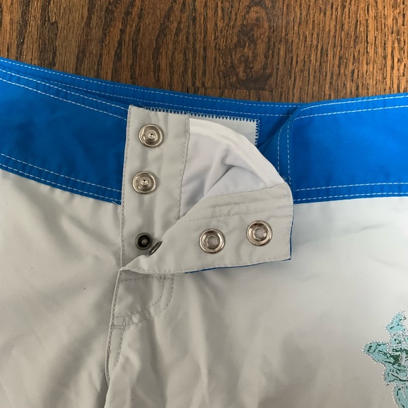 New Women’s Oakley Swim Shorts Size 2 - Picture 5 of 8